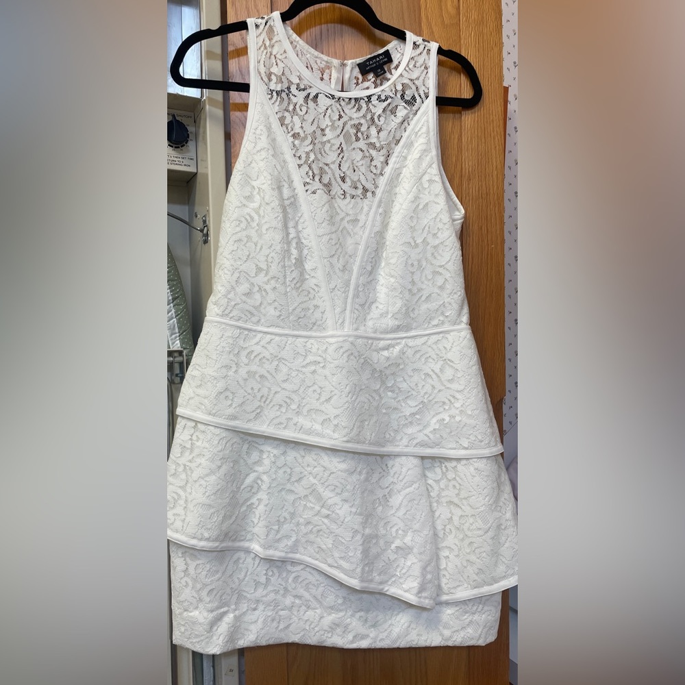Tahari Lace dress in White size 10.